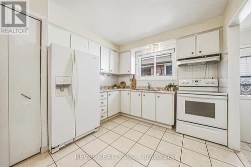 2360 Greenbank Trail, Burlington, ON - Indoor Photo Showing Kitchen