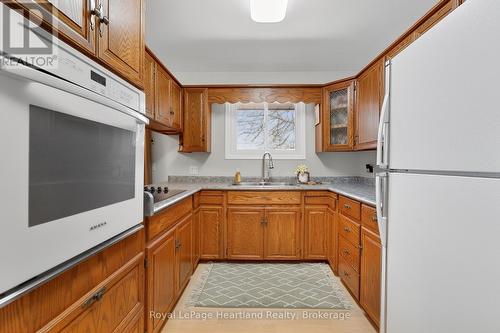 106 Oxford Street, Goderich (Goderich (Town)), ON - Indoor Photo Showing Kitchen With Double Sink
