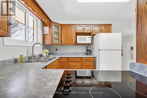 106 Oxford Street, Goderich (Goderich (Town)), ON - Indoor Photo Showing Kitchen With Double Sink