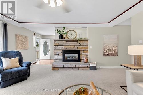106 Oxford Street, Goderich (Goderich (Town)), ON - Indoor Photo Showing Living Room With Fireplace