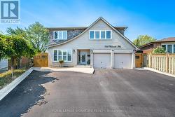 762 VERMOUTH AVENUE  Mississauga, ON L5A 3T3