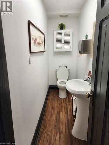 994 King Street W, Hamilton, ON 