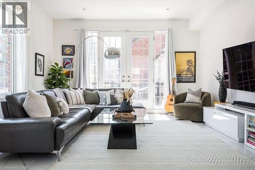 96 Augusta Street, Hamilton, ON - Indoor Photo Showing Living Room