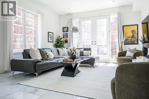 96 Augusta Street, Hamilton, ON - Indoor Photo Showing Living Room