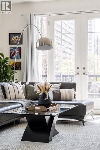 96 Augusta Street, Hamilton, ON - Indoor Photo Showing Living Room