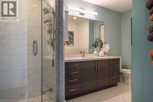 96 Augusta Street, Hamilton, ON - Indoor Photo Showing Bathroom
