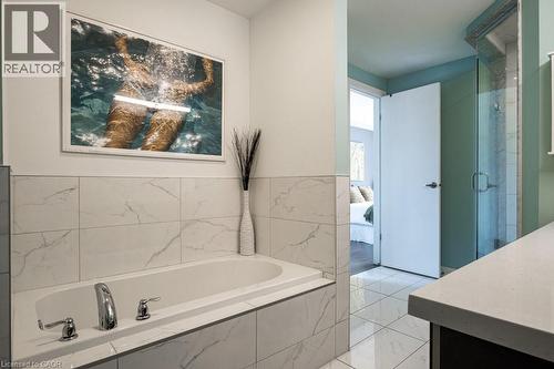 96 Augusta Street, Hamilton, ON - Indoor Photo Showing Bathroom