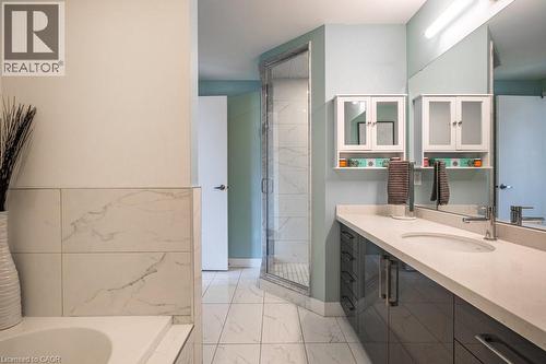 96 Augusta Street, Hamilton, ON - Indoor Photo Showing Bathroom