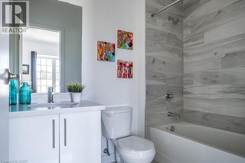 96 Augusta Street, Hamilton, ON - Indoor Photo Showing Bathroom