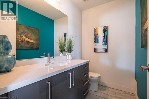 96 Augusta Street, Hamilton, ON - Indoor Photo Showing Bathroom