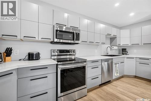 1160 Willow Avenue, Moose Jaw, SK - Indoor Photo Showing Kitchen With Upgraded Kitchen