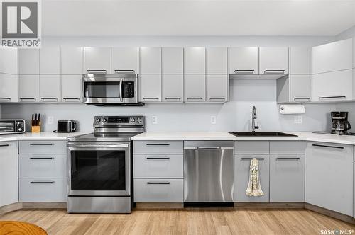 1160 Willow Avenue, Moose Jaw, SK - Indoor Photo Showing Kitchen With Upgraded Kitchen