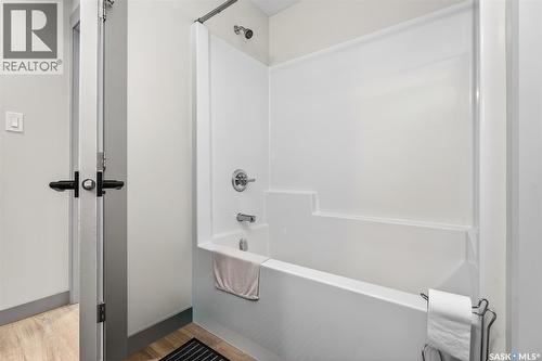 1160 Willow Avenue, Moose Jaw, SK - Indoor