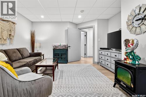 1160 Willow Avenue, Moose Jaw, SK - Indoor