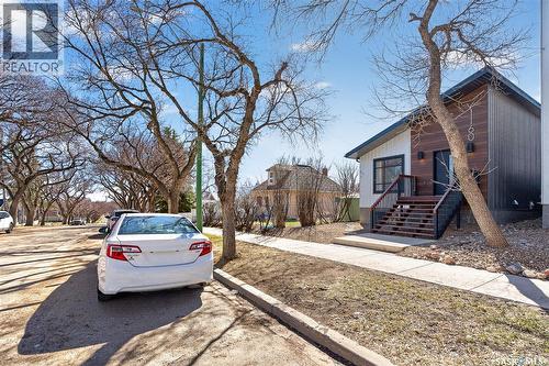 1160 Willow Avenue, Moose Jaw, SK - Outdoor