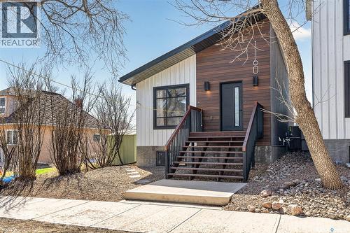 1160 Willow Avenue, Moose Jaw, SK - Outdoor