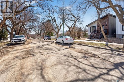 1160 Willow Avenue, Moose Jaw, SK - Outdoor
