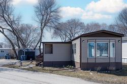 8 Silverdale Crescent  Winnipeg, MB R2N 1B1