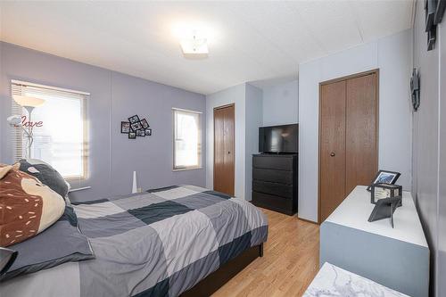 8 Silverdale Crescent, Winnipeg, MB - Indoor Photo Showing Bedroom