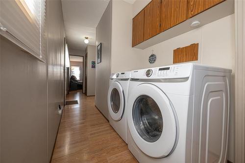 8 Silverdale Crescent, Winnipeg, MB - Indoor Photo Showing Laundry Room
