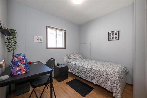 8 Silverdale Crescent, Winnipeg, MB - Indoor Photo Showing Bedroom