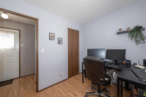 8 Silverdale Crescent, Winnipeg, MB - Indoor Photo Showing Office