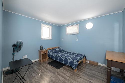 8 Silverdale Crescent, Winnipeg, MB - Indoor Photo Showing Bedroom
