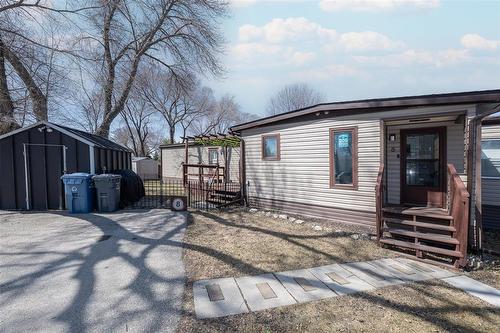 8 Silverdale Crescent, Winnipeg, MB - Outdoor