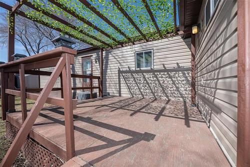 8 Silverdale Crescent, Winnipeg, MB - Outdoor