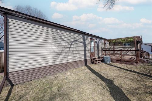 8 Silverdale Crescent, Winnipeg, MB - Outdoor