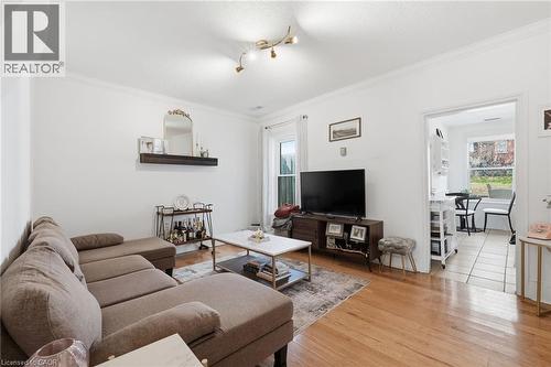 12 Nelson Street, Hamilton, ON - Indoor Photo Showing Living Room