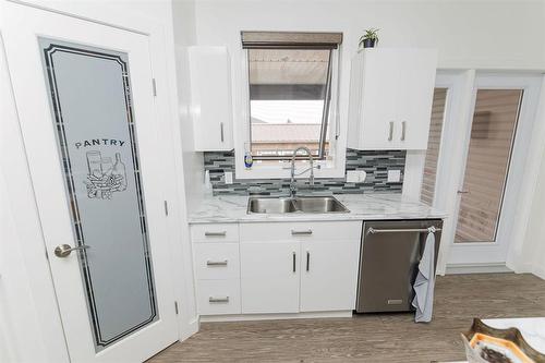 1 Warbler Way, Winkler, MB - Indoor Photo Showing Kitchen With Double Sink