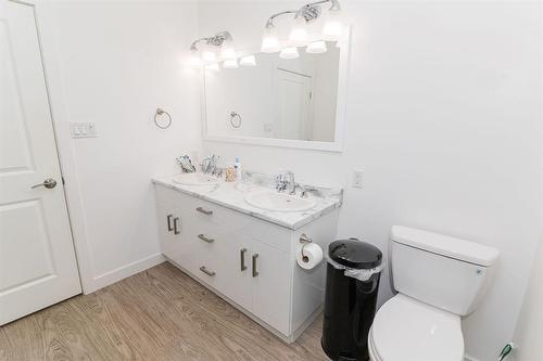 1 Warbler Way, Winkler, MB - Indoor Photo Showing Bathroom