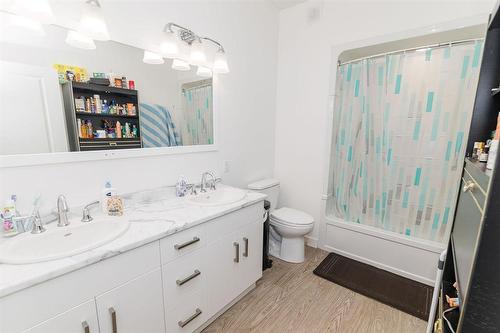 1 Warbler Way, Winkler, MB - Indoor Photo Showing Bathroom