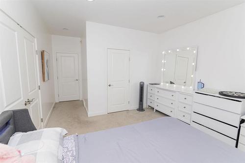 1 Warbler Way, Winkler, MB - Indoor Photo Showing Other Room