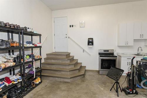 1 Warbler Way, Winkler, MB - Indoor Photo Showing Other Room