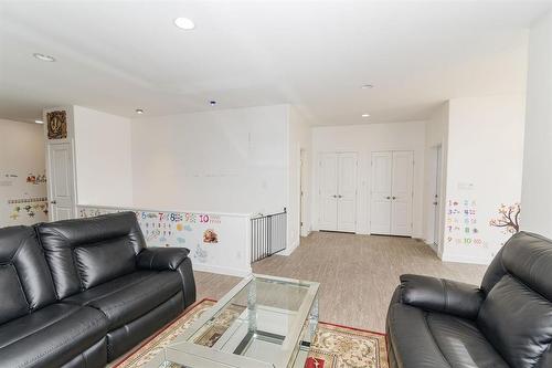 1 Warbler Way, Winkler, MB - Indoor Photo Showing Living Room