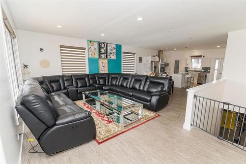 1 Warbler Way, Winkler, MB - Indoor Photo Showing Living Room
