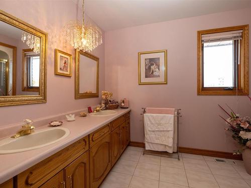 405 Riviera Drive, Thunder Bay, ON - Indoor Photo Showing Bathroom