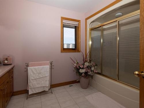 405 Riviera Drive, Thunder Bay, ON - Indoor Photo Showing Bathroom