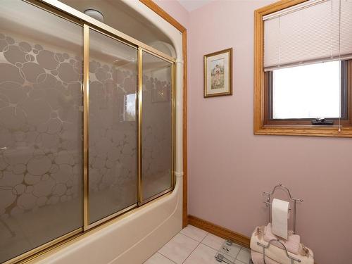 405 Riviera Drive, Thunder Bay, ON - Indoor Photo Showing Bathroom