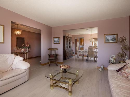 405 Riviera Drive, Thunder Bay, ON - Indoor Photo Showing Living Room