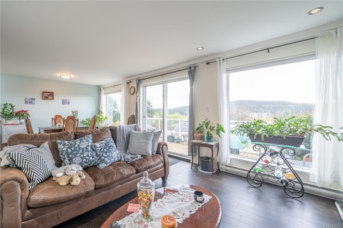 6496 Lanark Rd, Sooke, BC - Indoor Photo Showing Living Room