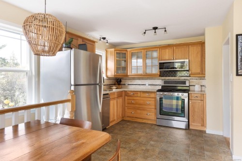 929 Easter Rd, Saanich, BC 