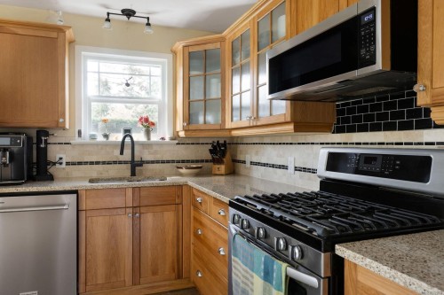 929 Easter Rd, Saanich, BC 