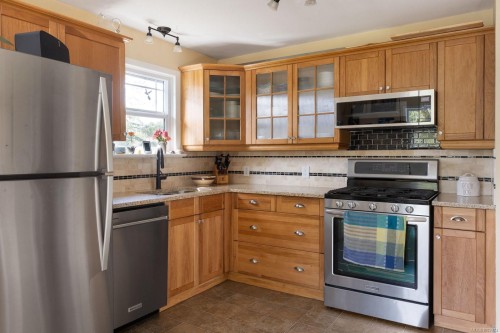 929 Easter Rd, Saanich, BC 