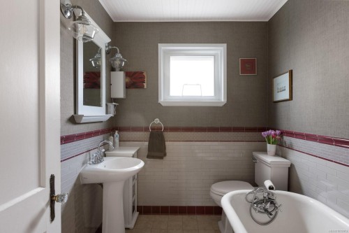 929 Easter Rd, Saanich, BC 