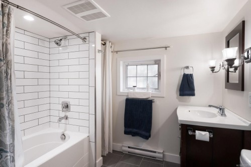 929 Easter Rd, Saanich, BC 