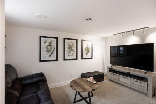 929 Easter Rd, Saanich, BC 