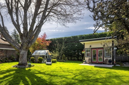 929 Easter Rd, Saanich, BC 
